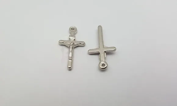 Pingente Crucifixo de ABS Prateado de 2,2cm Pacotes C/ 25 Un