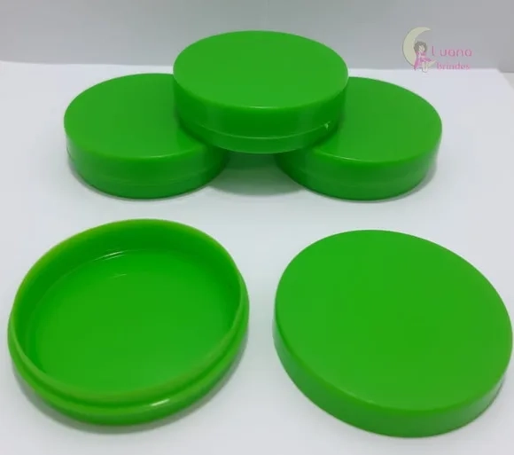 Latinha Verde de Plástico 5,5cm Pacote com 12 Unidades