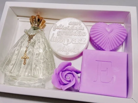 Presente Católico: Aromatizador Nossa Senhora com Sabonetes
