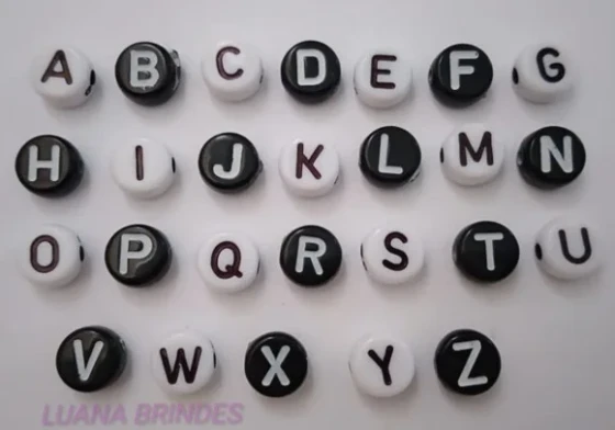 Letrinha Achatado Branco e Preto - 6mm - pct c/4 alfabeto