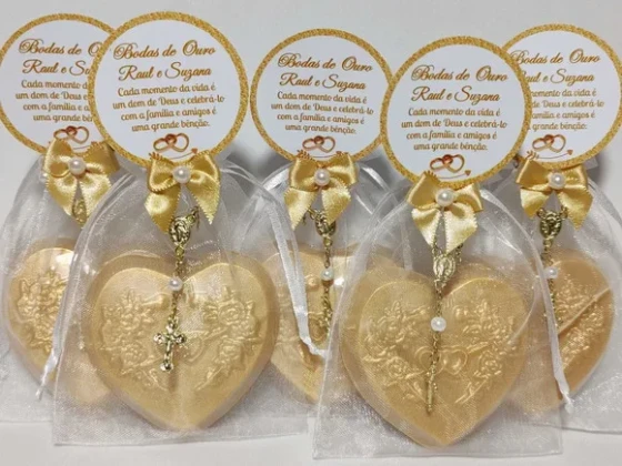 Lembrancinha Bodas de Ouro: Sabonete Coração com Mini Terço