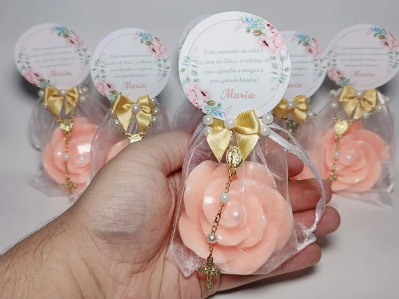 Lembrancinha 90 Anos: Sabonete Rosa Luxo com Mini Terço