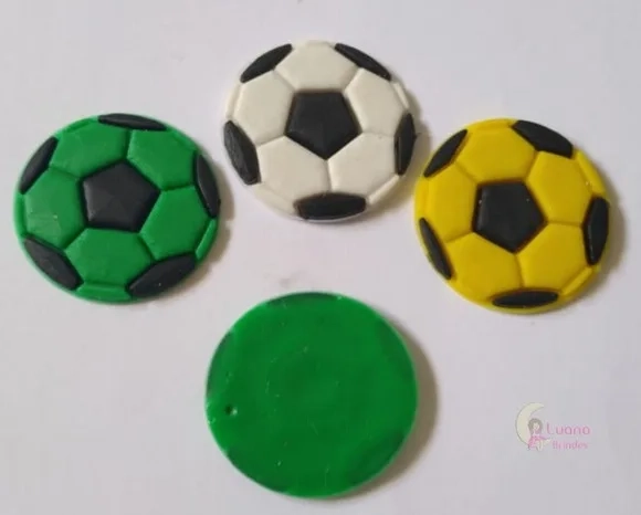 Aplique Bola de Futebol Colorida Emborrachado Pct 8 Unid