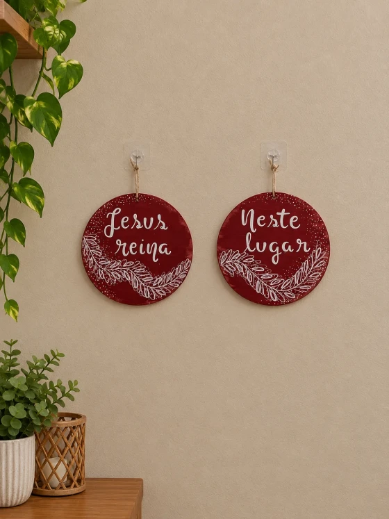 Kit 2 Placas Decorativas Parede Jesus Reina Neste Lugar MDF 20cm