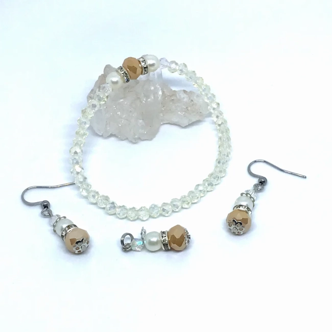 Conjunto Delicado de Jóias em Aço Inox com Cristais e Pérolas (Pulseira, Brincos e Pingente)