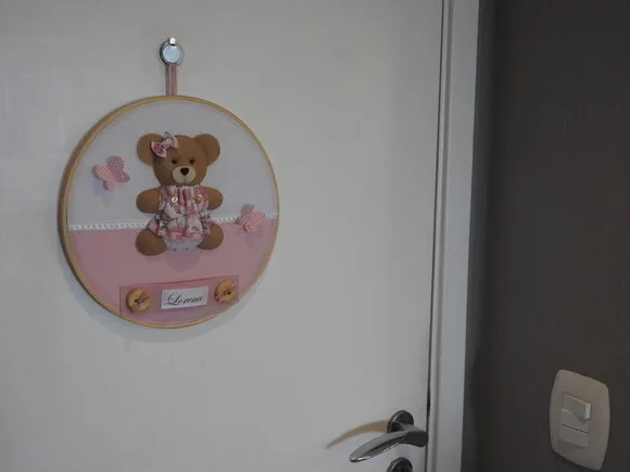 Porta Maternidade Bastidor Urso - Chamar Chat