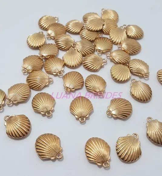 Pingente Concha de Metal Dourada - 1,8cm - Pct C/8 Unid