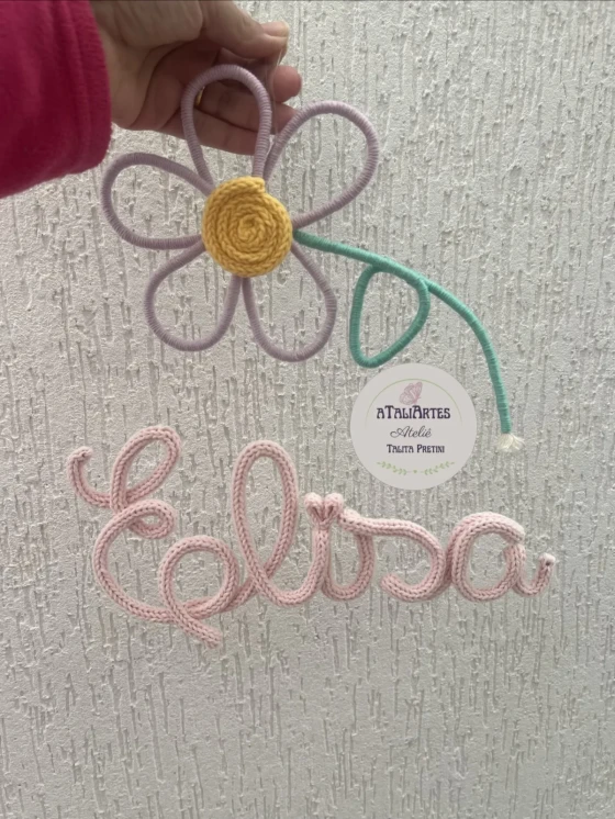 Nome personalizado com flor tricotin com fiber art