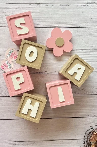 Candy Colors - Cubos 8x8cm Ts + Flor Decoração Infantil