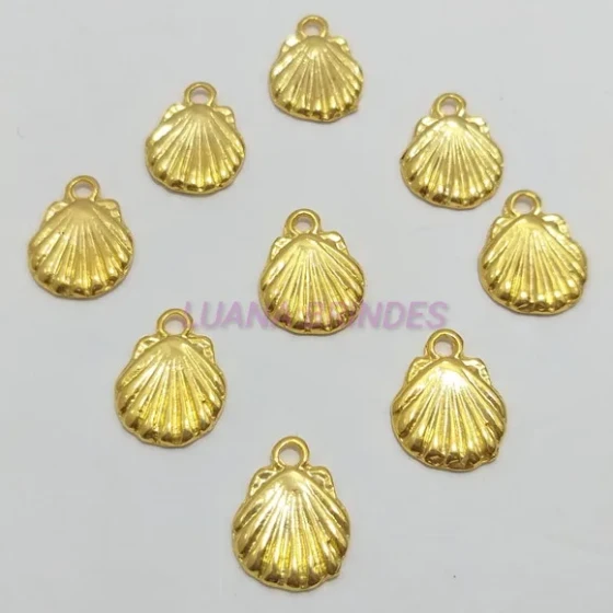 Pingente Concha de Metal Dourado - pct c/10 unidades
