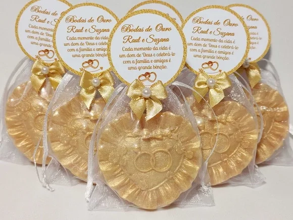 Lembrancinha Bodas de Ouro: Sabonete Coração Alianças