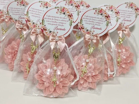 Lembrancinha 90 Anos: Sabonete Flor Dália com Mini Terço