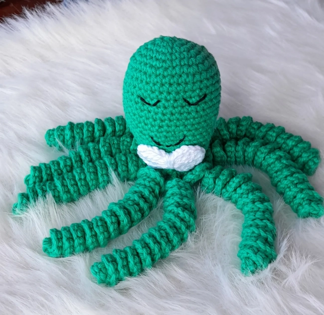 Polvo amigurumi menino