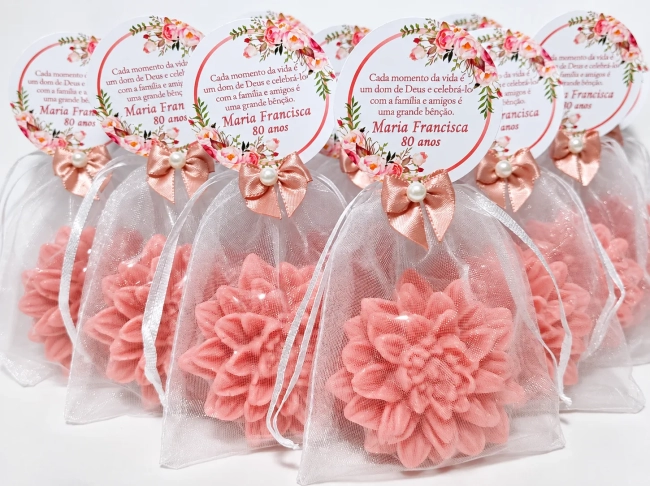 Lembrancinha de Aniversário 80 Anos: Sabonete Flor Dália