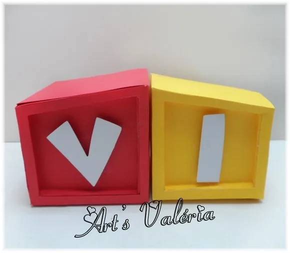 Caixa Cubo Torto com Letra Pocoyo - Cada Letra - 7cm