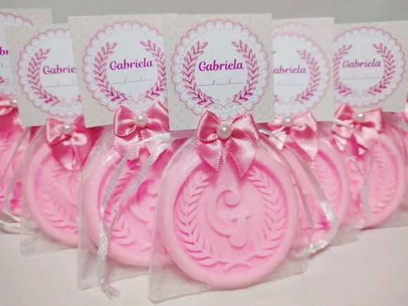 Lembrança Maternidade Personalizada: Sabonete Letra Inicial