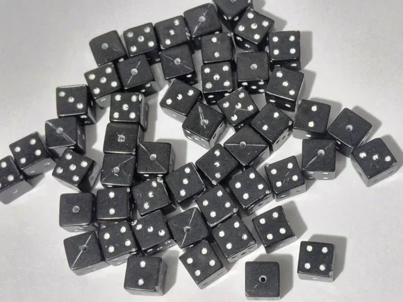 Dadinho Preto 10mm C/furo Passante Pacote com 50 Unidades