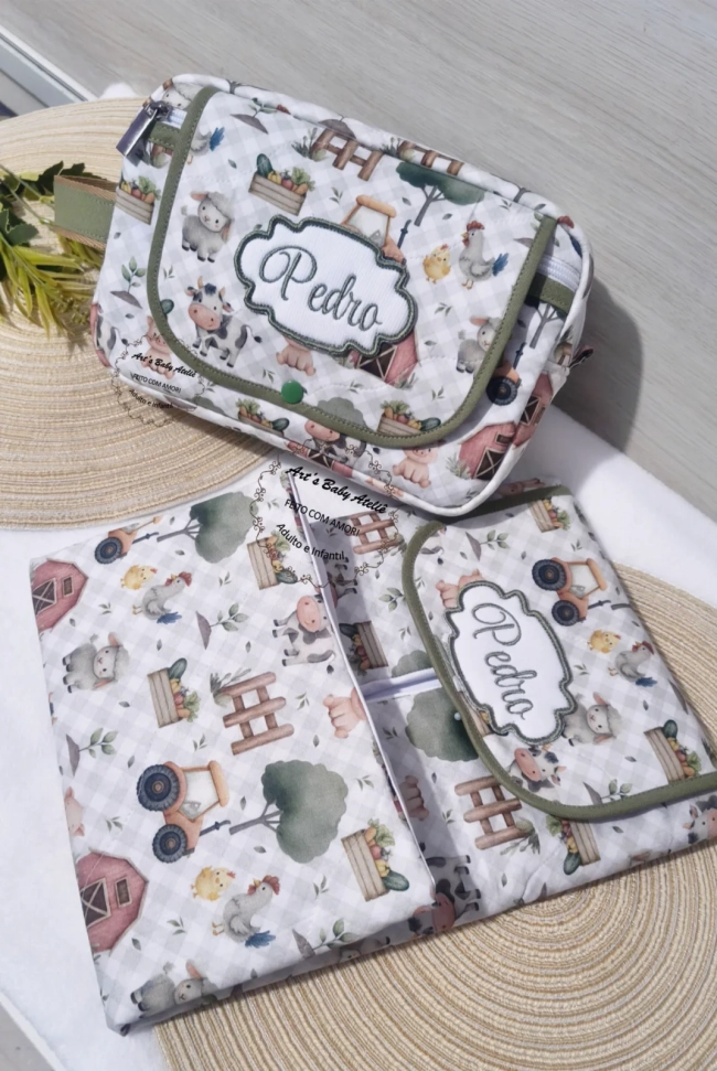 Porta Fraldas Personalizado com Trocador Portátil, Kit Higiene para Bebê com Nome Bordado, Organizador de Bolsa Maternidade