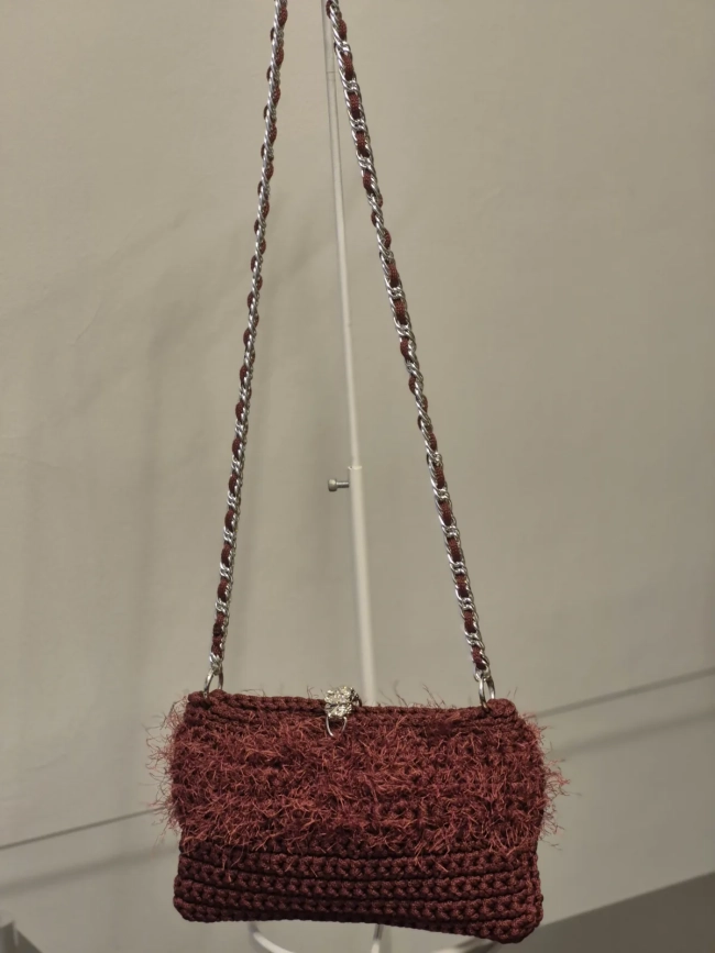 Bolsa pelúcia em crochê