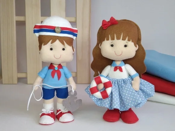 Boneca Menina Marinha de Feltro - Chamar Chat