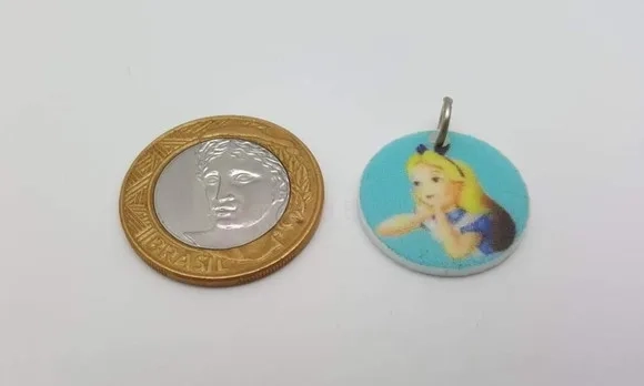 Pingente Alice no País das Maravilhas C/argola- Pct com 7 un