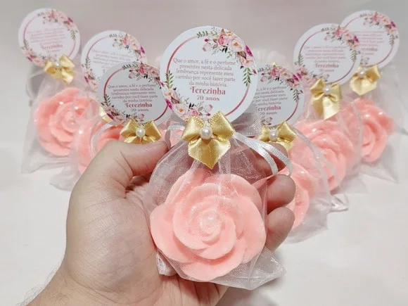 Lembrancinha de Aniversário 70 Anos: Sabonete Rosa Luxo