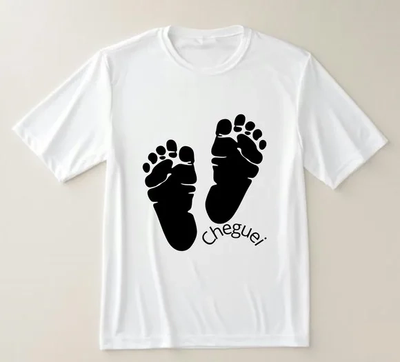 Camiseta Infantil Cheguei com Pegadas de Pézinho