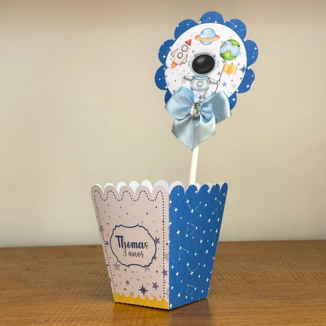 PEGUE E MONTE - Centro de Mesa ASTRONAUTA MENINO - Decoração de Festa | Lembrancinhas | Aniversário | Personalizados