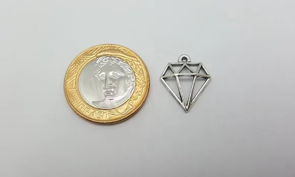 Pingente de Diamante Prateado de 1,9cm - 12 Unidades