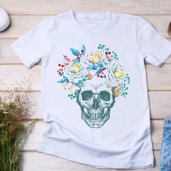 Camiseta Caveira Floral - Estampa Artística e Romântica