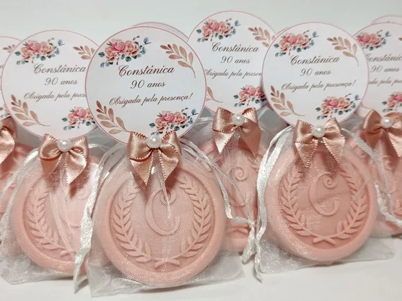 Lembrancinha 90 Anos: Sabonete Letra Inicial Personalizada