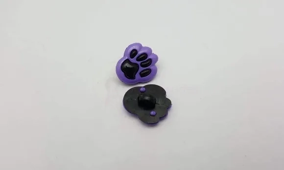 Aplique Botão de Patinha Roxa de 1,8cm - 20 unidades