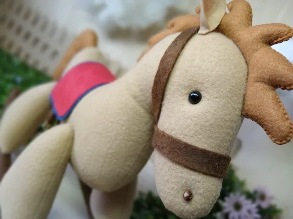 Cavalinho de Balanço em Feltro