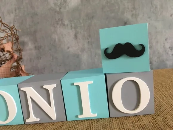 Cubos Decorativos Personalizados com Nome do Bebê em MDF - Tema Mustache
