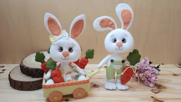 Coelhos de Páscoa em Feltro Casal* Chamar Chat