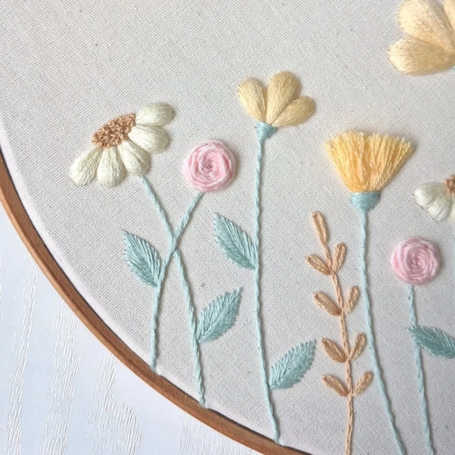 Porta Maternidade Bordado à Mão - Floral Amarelo