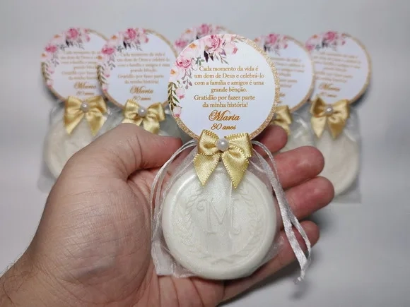 Lembrancinha 80 Anos: Sabonete Letra Inicial Personalizada