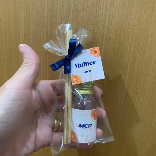 Brinde Dia da Mulher Mini Aromatizador com Logo