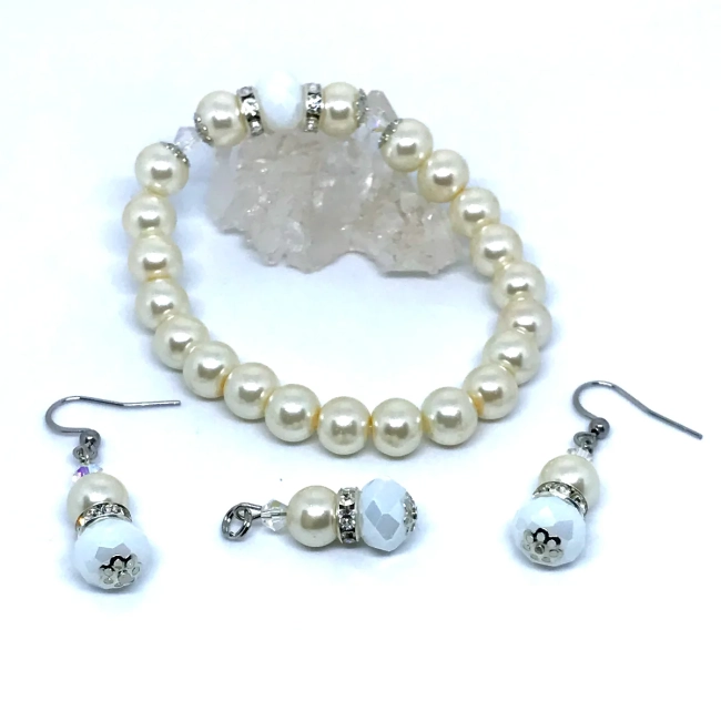 Conjunto Brilho Atemporal - Elegância Clássica: Pérola de Vidro, Cristal e Inox