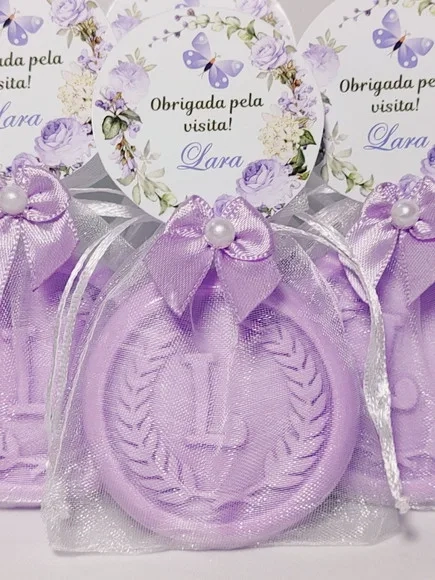 Lembrancinha Maternidade Menina: Sabonete Letra Inicial
