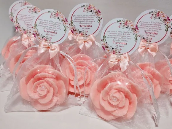 Lembrancinha de Aniversário 70 Anos: Sabonete Rosa Luxo