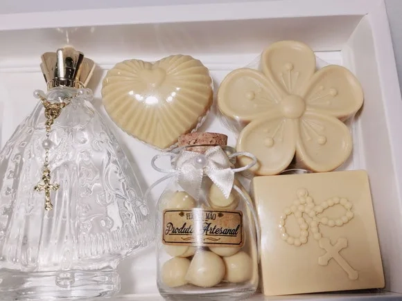 Kit Presente Nossa Senhora: Aromatizador com Sabonetes