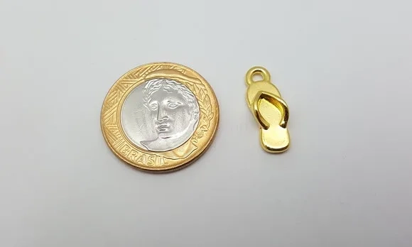 Pingente de Chinelinho Dourado de 2,1cm -20 unidades