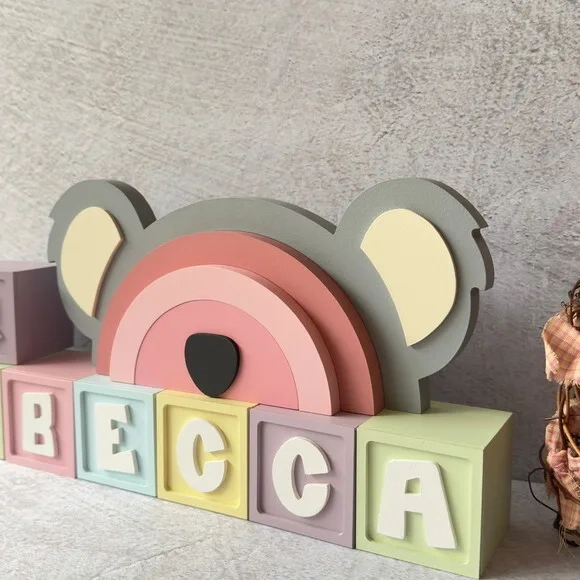 Coala Arco Íris +cubos 6x6cm Decoração Bebê