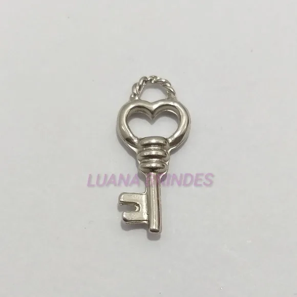 Pingente de Chave em Metal Prateado - pct com 12 unidades