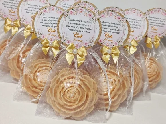 Lembrancinha 80 Anos: Sabonete Rosa Delicada Luxo