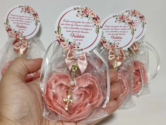 Lembrancinha 80 Anos: Sabonete Coração Flor com Mini Terço
