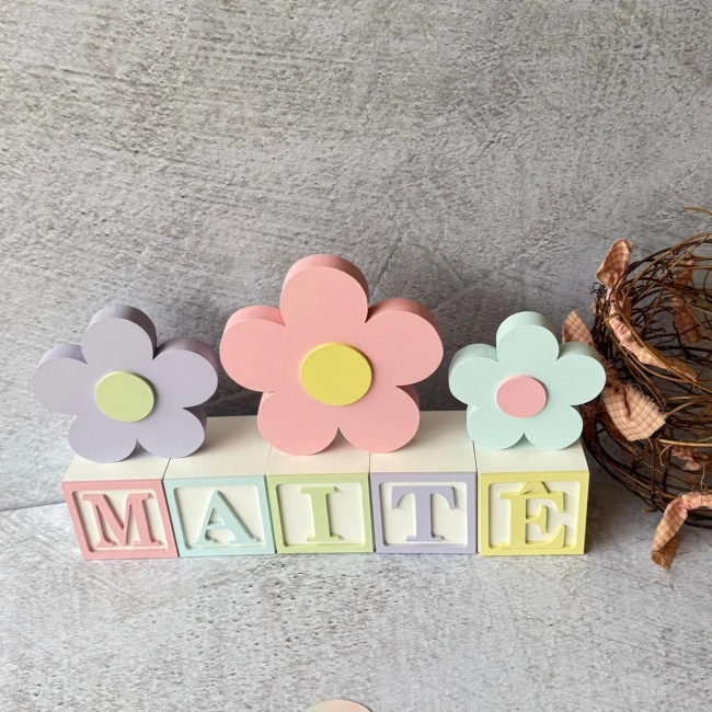 Cubos Decorativos Personalizados 6x6 cm com Trio de Flores em MDF para Quarto de Bebê