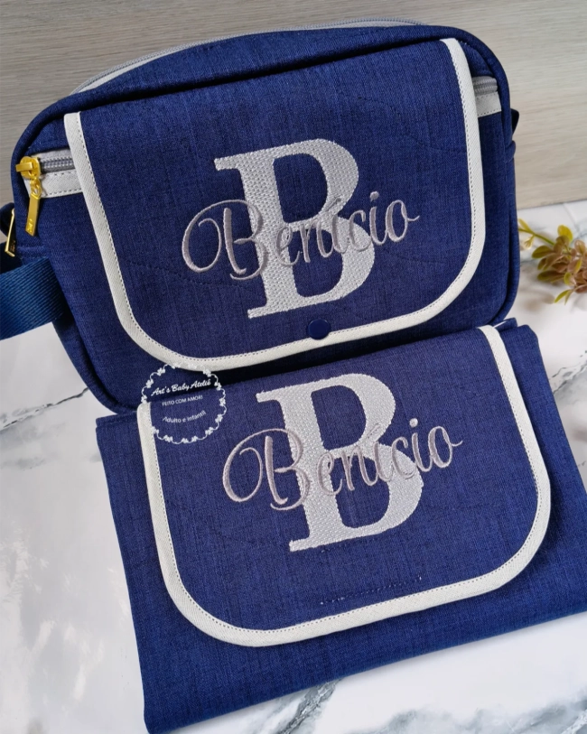 Porta Fraldas Personalizado com Trocador Portátil, Kit Higiene para Bebê com Nome Bordado, Organizador de Bolsa Maternidade