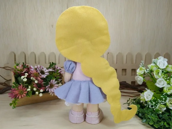 Boneca Rapunzel em Feltro - Enrolados